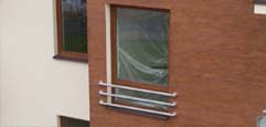 Geländer für Fensterschutz, die aus separaten Rohren gefertigt werden